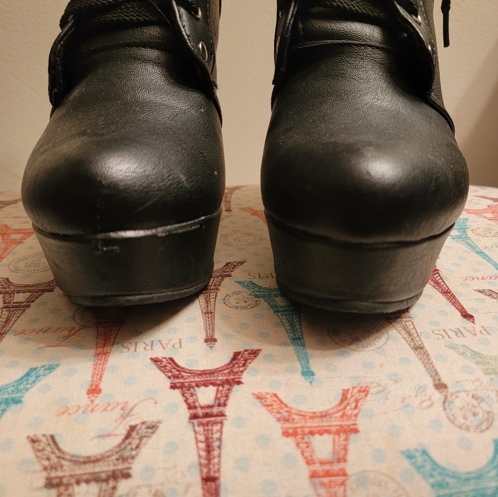 Tall ankle boots (black, and cream) - Picture 11 of 16